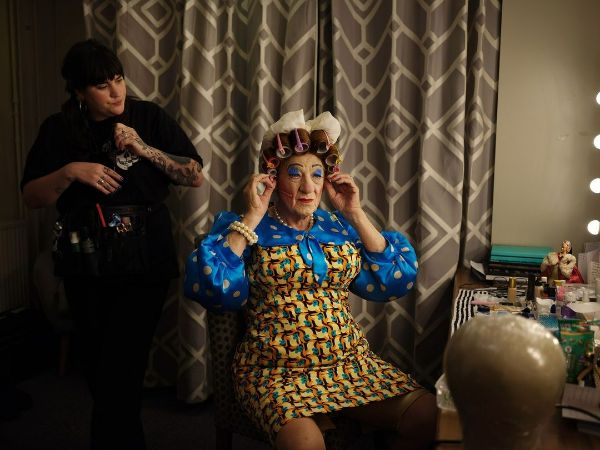 Ian McKellen getting ready as the "Mother goose". 